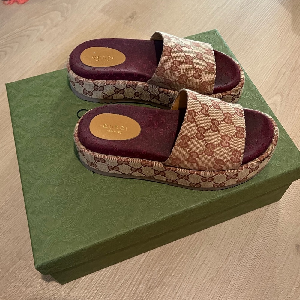 Gucci Beige and Burgundy Sandals